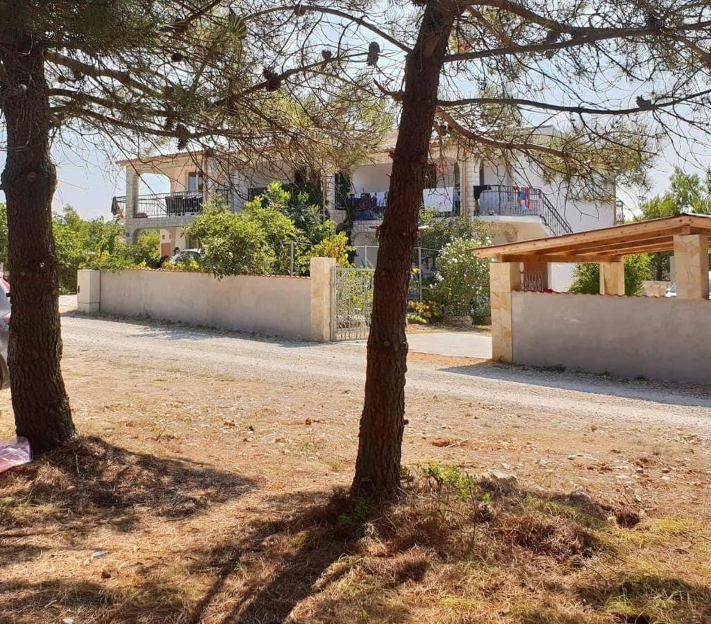 Apartmani Samanta Vir Exteriér fotografie
